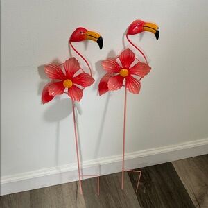 NWT- Set of 2 Pink Flamingo 🦩 Spinning Feather Wheel Metal Yard or Garden Stakes